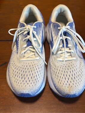 Brooks Women’s Ghost 16 Running Shoes White/Blue/Shell Size 12M Style1204071B152